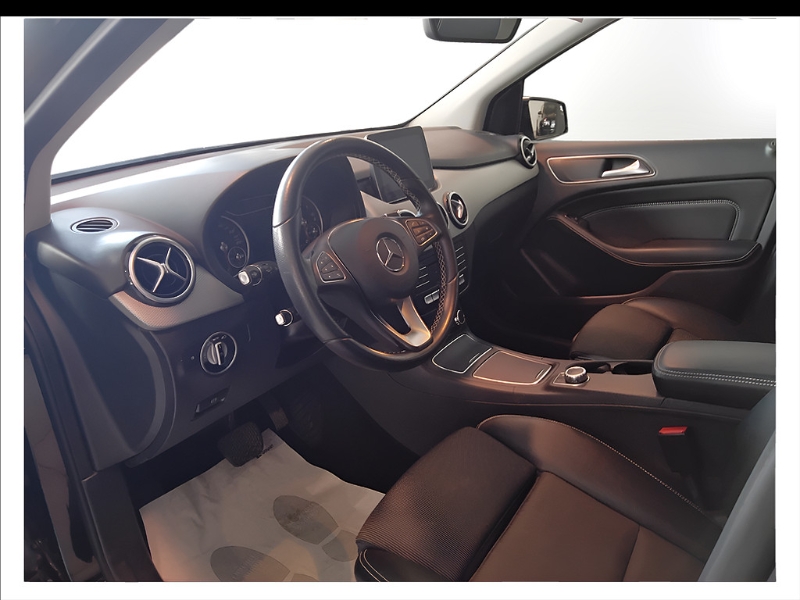 GuidiCar - Mercedes Classe B     (T246) 2018 Classe B     (T246) - B 180 d Automatic Sport Usato