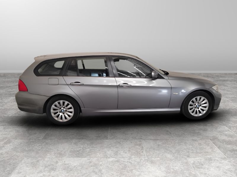 GuidiCar - BMW Serie 3 2009 318d Touring 2.0 Eletta 143cv FL Usato