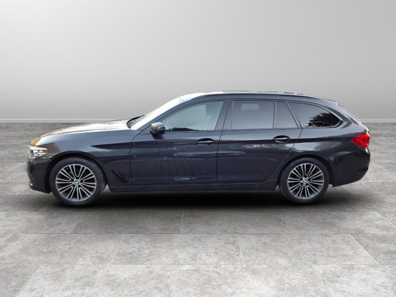 GuidiCar - BMW Serie 5 2020 520d Touring mhev 48V xdrive Luxury auto Usato