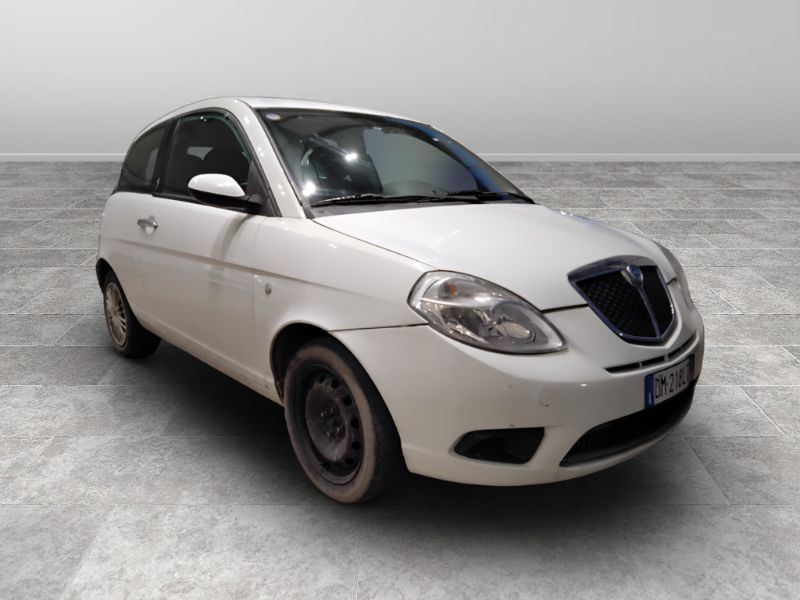 GuidiCar - LANCIA Ypsilon 2008 Ypsilon 1.2 8v Argento Usato