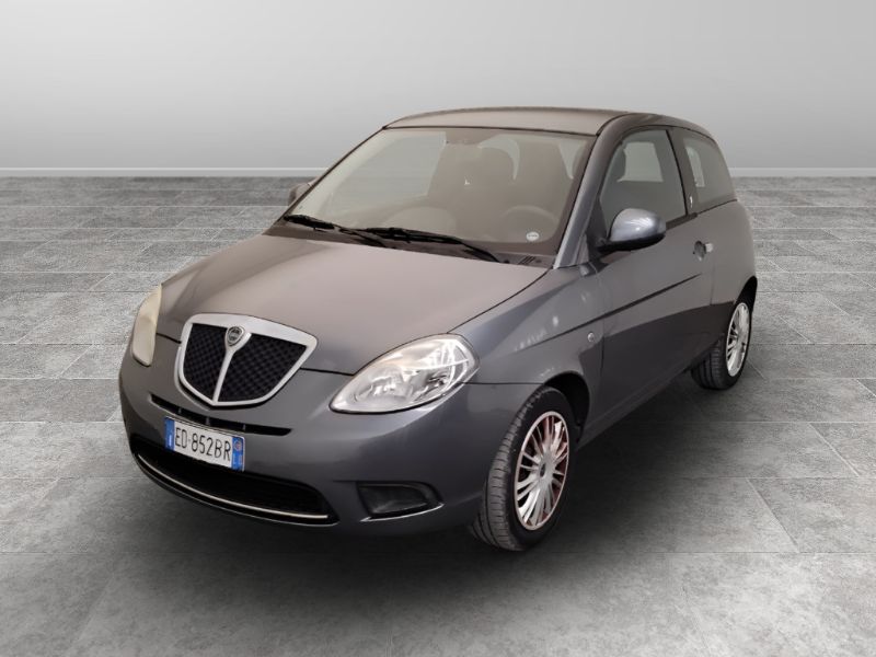 GuidiCar - LANCIA Ypsilon 2010 Ypsilon 1.2 8v Argento Usato