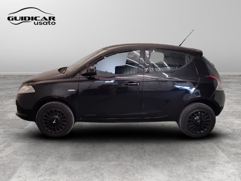 GuidiCar - LANCIA Ypsilon 2015 Ypsilon 0.9 t.air Silver ecochic metano 80cv E6 Usato