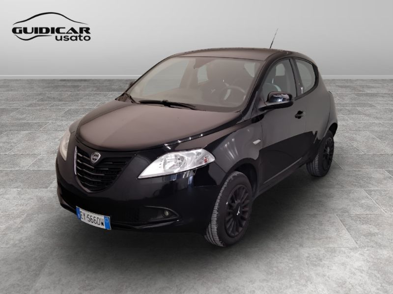 GuidiCar - LANCIA Ypsilon 2015 Ypsilon 0.9 t.air Silver ecochic metano 80cv E6 Usato