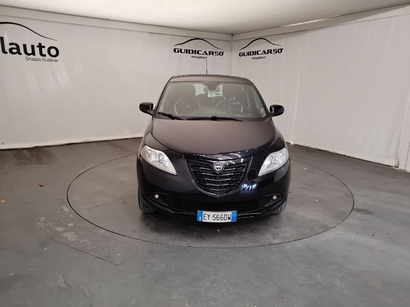 GuidiCar - LANCIA Ypsilon 2015 Ypsilon 0.9 t.air Silver ecochic metano 80cv E6 Usato