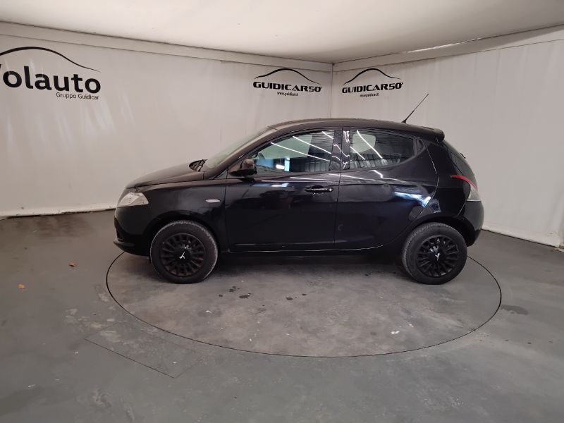 GuidiCar - LANCIA Ypsilon 2015 Ypsilon 0.9 t.air Silver ecochic metano 80cv E6 Usato