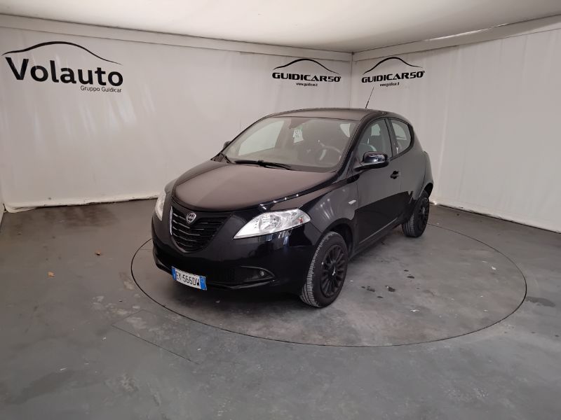 GuidiCar - LANCIA Ypsilon 2015 Ypsilon 0.9 t.air Silver ecochic metano 80cv E6 Usato