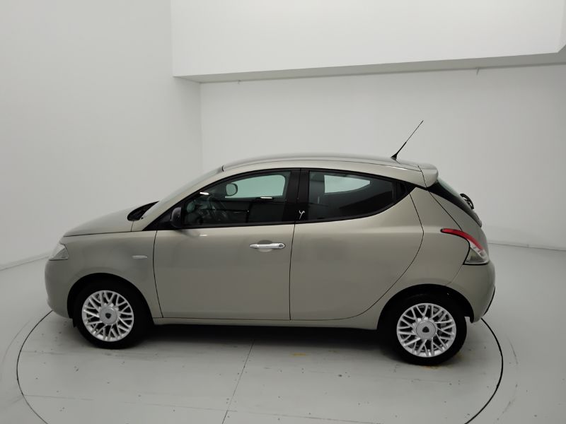 GuidiCar - LANCIA Ypsilon III 2011 2015 Ypsilon 1.2 8v Gold c/CL 69cv E6 Usato