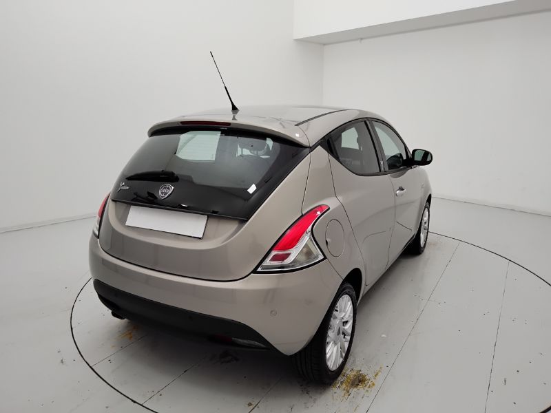 GuidiCar - LANCIA Ypsilon III 2011 2015 Ypsilon 1.2 8v Gold c/CL 69cv E6 Usato