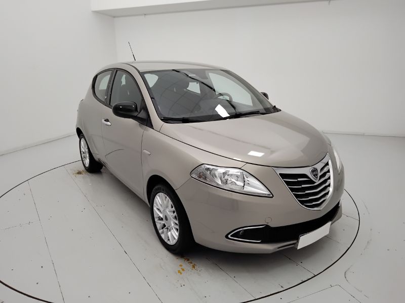 GuidiCar - LANCIA Ypsilon III 2011 2015 Ypsilon 1.2 8v Gold c/CL 69cv E6 Usato