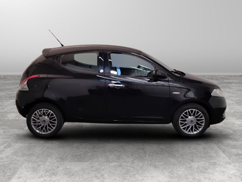 GuidiCar - LANCIA Ypsilon III 2011 2012 Ypsilon 1.2 8v Silver ecochic Gpl 69cv Usato