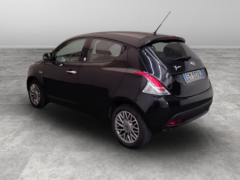 GuidiCar - LANCIA Ypsilon III 2011 2012 Ypsilon 1.2 8v Silver ecochic Gpl 69cv Usato