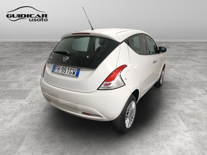 GuidiCar - LANCIA Ypsilon 2017 Ypsilon 0.9 t.air Platinum ecochic metano 80cv Usato