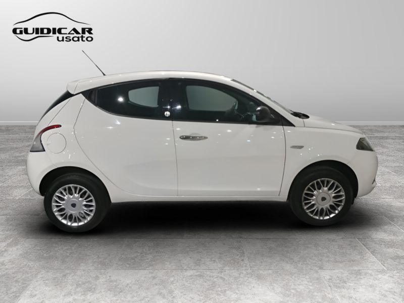 GuidiCar - LANCIA Ypsilon 2017 Ypsilon 0.9 t.air Platinum ecochic metano 80cv Usato