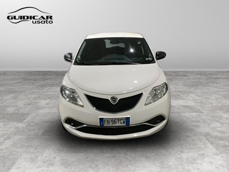 GuidiCar - LANCIA Ypsilon 2017 Ypsilon 0.9 t.air Platinum ecochic metano 80cv Usato