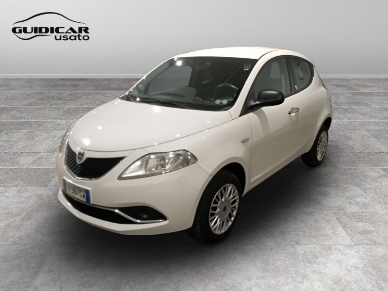 GuidiCar - LANCIA Ypsilon 2017 Ypsilon 0.9 t.air Platinum ecochic metano 80cv Usato