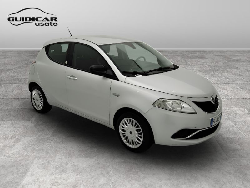 GuidiCar - LANCIA Ypsilon 2017 Ypsilon 1.2 Gold ecochic Gpl 69cv my16 Usato