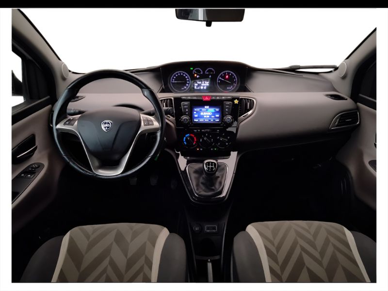 GuidiCar - LANCIA Ypsilon 2016 Ypsilon 1.2 Gold ecochic Gpl 69cv Usato