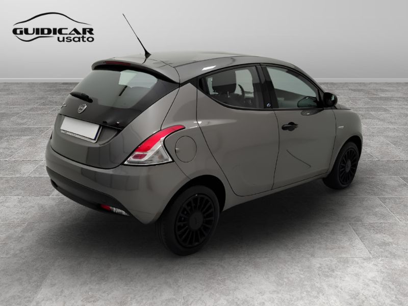 GuidiCar - LANCIA Ypsilon III 2015 2018 Ypsilon 1.2 Gold s&s 69cv my19 Usato