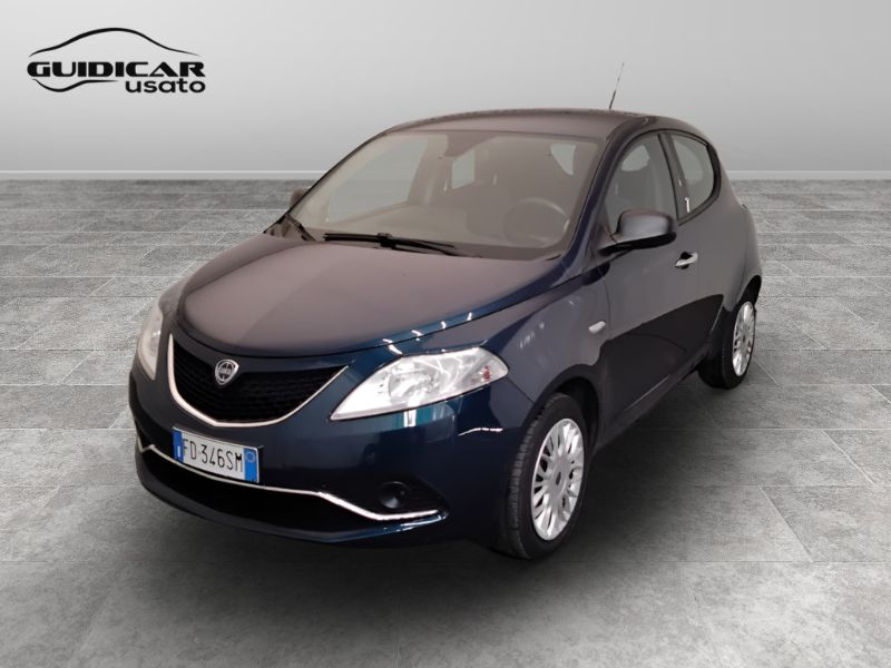 GuidiCar - LANCIA Ypsilon 2016 Ypsilon 1.2 Silver 69cv Usato