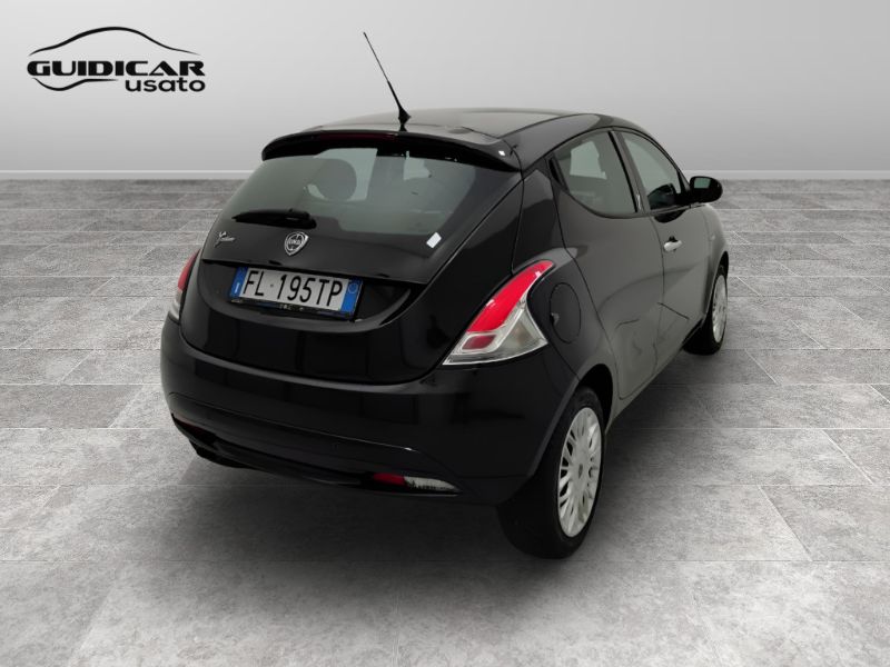 GuidiCar - LANCIA Ypsilon 2017 Ypsilon 1.2 Silver 69cv Usato