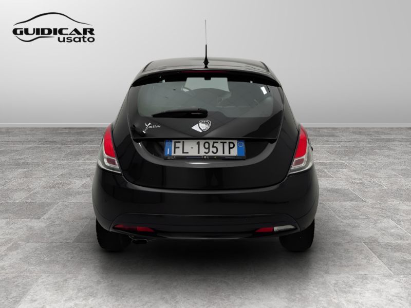 GuidiCar - LANCIA Ypsilon 2017 Ypsilon 1.2 Silver 69cv Usato