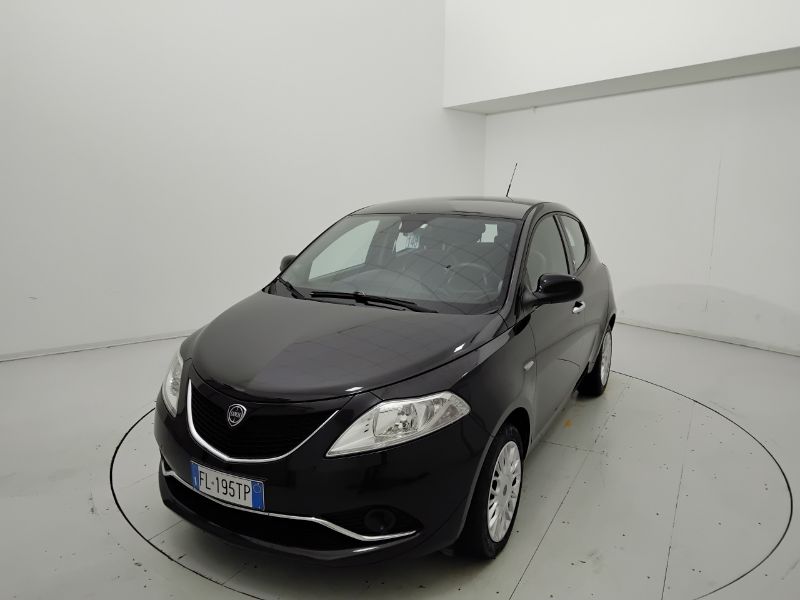 GuidiCar - LANCIA Ypsilon 2017 Ypsilon 1.2 Silver 69cv Usato