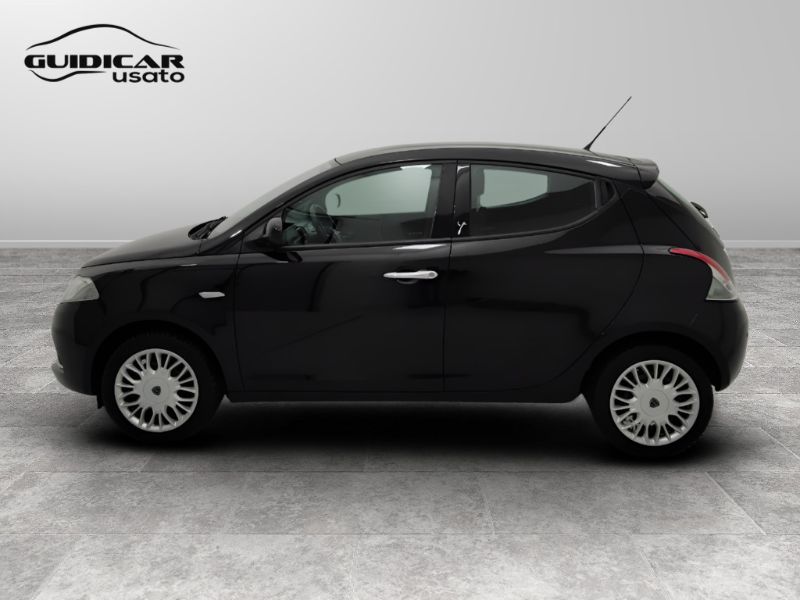 GuidiCar - LANCIA Ypsilon 2017 Ypsilon 1.2 Silver 69cv Usato