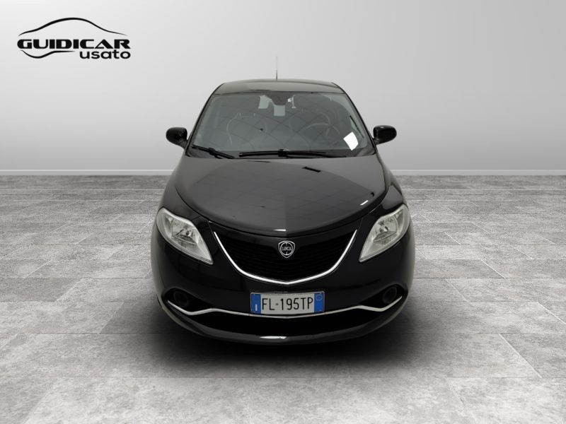 GuidiCar - LANCIA Ypsilon 2017 Ypsilon 1.2 Silver 69cv Usato