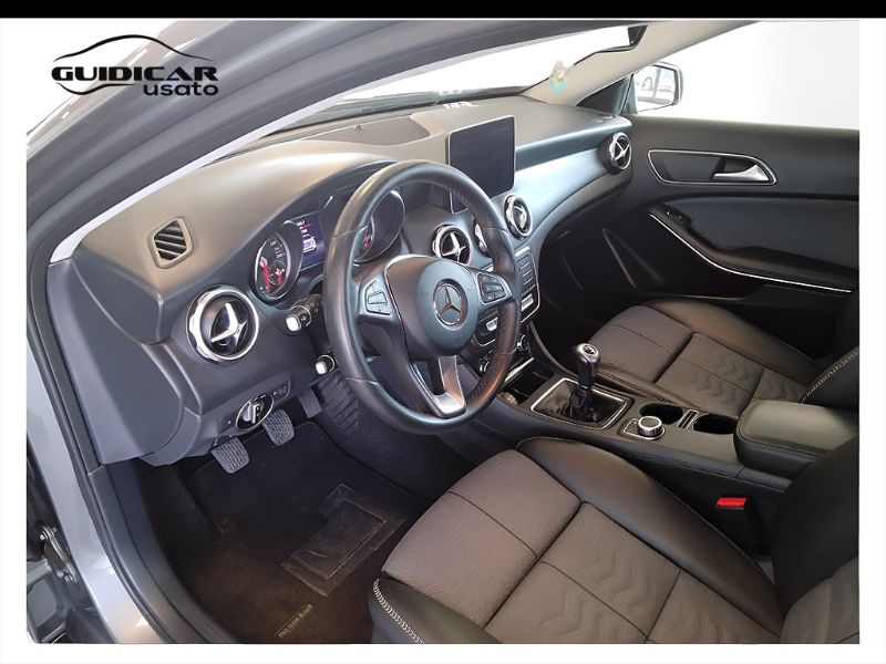 GuidiCar - Mercedes GLA 2018 GLA 180 d Business Usato