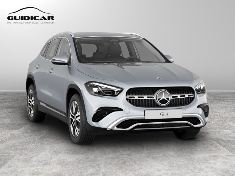 GuidiCar - MERCEDES BENZ NUOVA GLA 1 GLA 180  d Automatic Nuovo