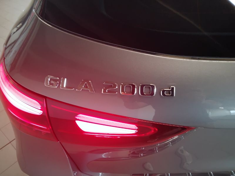 GuidiCar - MERCEDES BENZ NUOVA GLA 1 GLA 200 d Automatic 4MATIC Nuovo