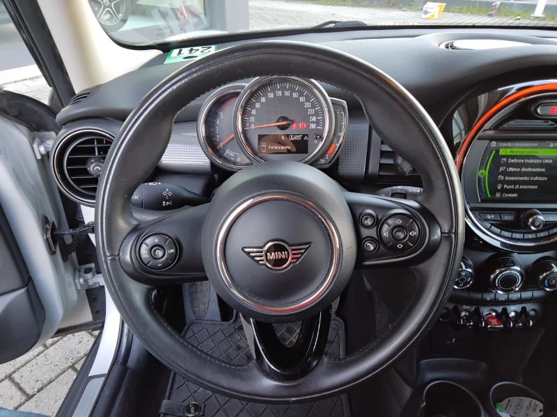 GuidiCar - MINI Mini IV F55 2018 5p 2019 Mini 5p 1.5 Cooper D Business Usato