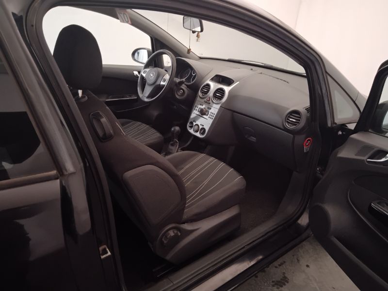 GuidiCar - OPEL Corsa 2010 Corsa 3p 1.2 Club Gpl-tech Usato