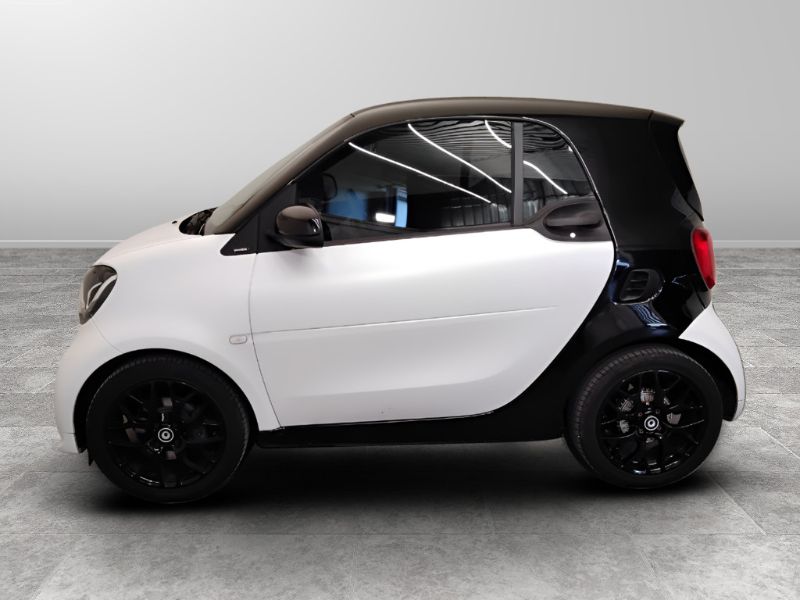 GuidiCar - SMART Fortwo III 2015 2019 Fortwo 0.9 t. Superpassion 90cv twinamic Usato