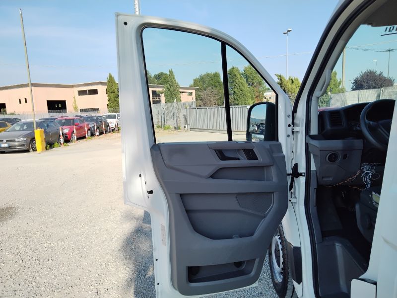 GuidiCar - VOLKSWAGEN INDUSTRIALI Crafter II 35 E6 2017 2019 crafter 35 2.0 tdi 140cv tr.post. L3 cab Usato