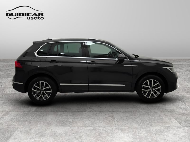 GuidiCar - VOLKSWAGEN Tiguan 2023 Tiguan 1.5 tsi act Life 150cv dsg Usato