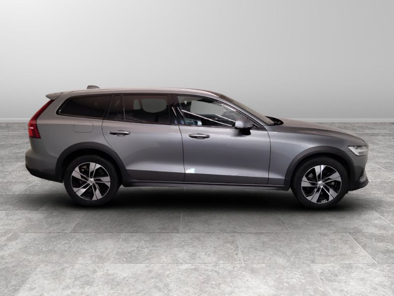 GuidiCar - VOLVO V60 CC (2018--->) 2020 V60 CC (2018-->) - V60 Cross Country B4 (d) AWD Geartronic B Usato