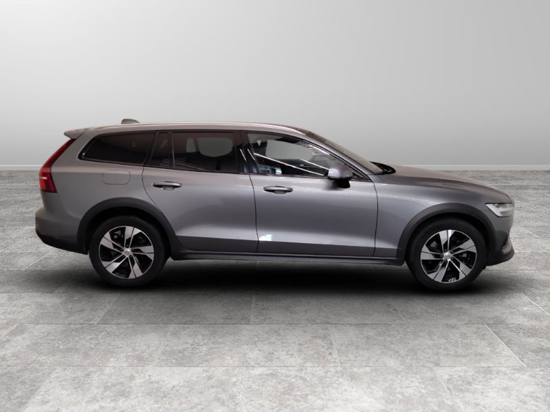 GuidiCar - VOLVO V60 2020 V60 Cross Country 2.0 B4 Business Pro awd auto Usato