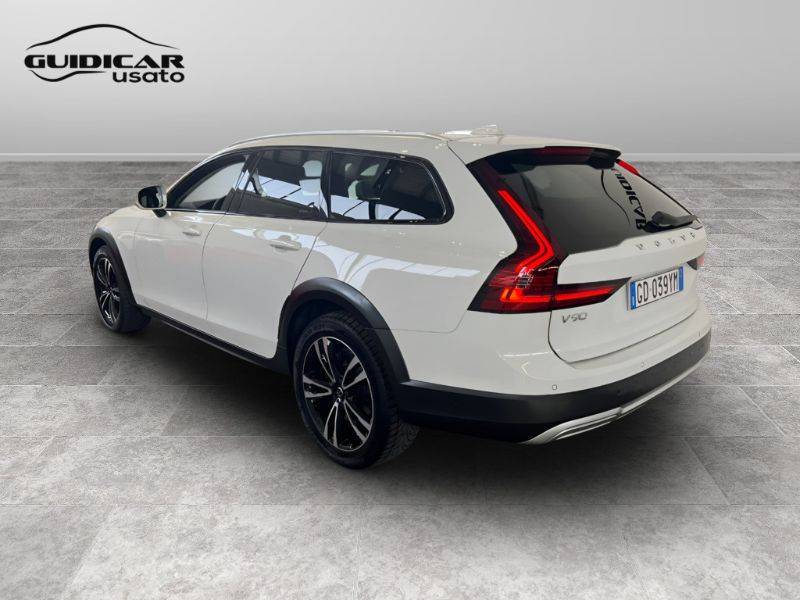 GuidiCar - VOLVO V90 2021 V90 Cross Country 2.0 d4 Business Pro awd geartronic Usato