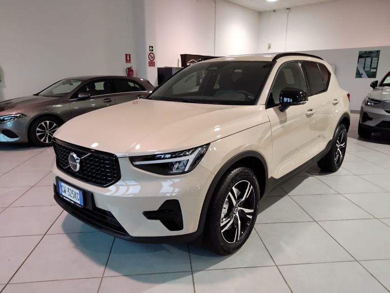 GuidiCar - VOLVO XC4 2024 XC40 PLUS DARK B3 AUT Aziendale