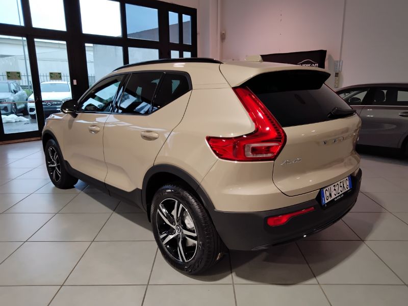 GuidiCar - VOLVO XC4 2024 XC40 PLUS DARK B3 AUT Aziendale