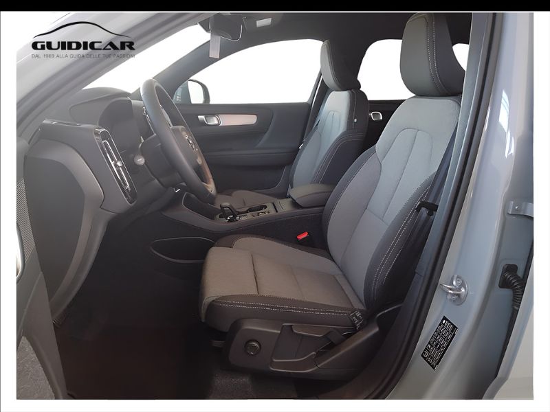 GuidiCar - VOLVO XC40 1 XC40 2.0 b3 Core auto Nuovo