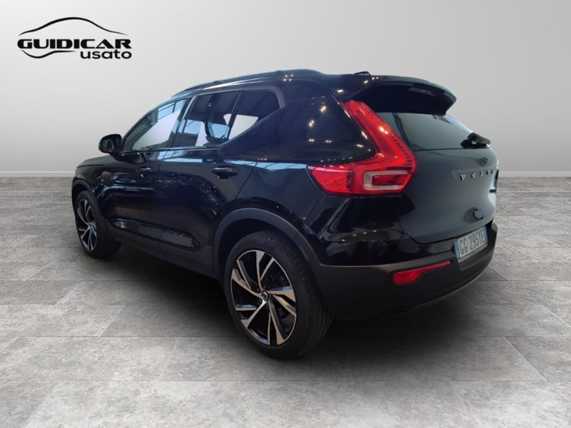 GuidiCar - VOLVO XC40 2021 XC40 1.5 t3 Momentum Pro 163cv auto my21 Usato