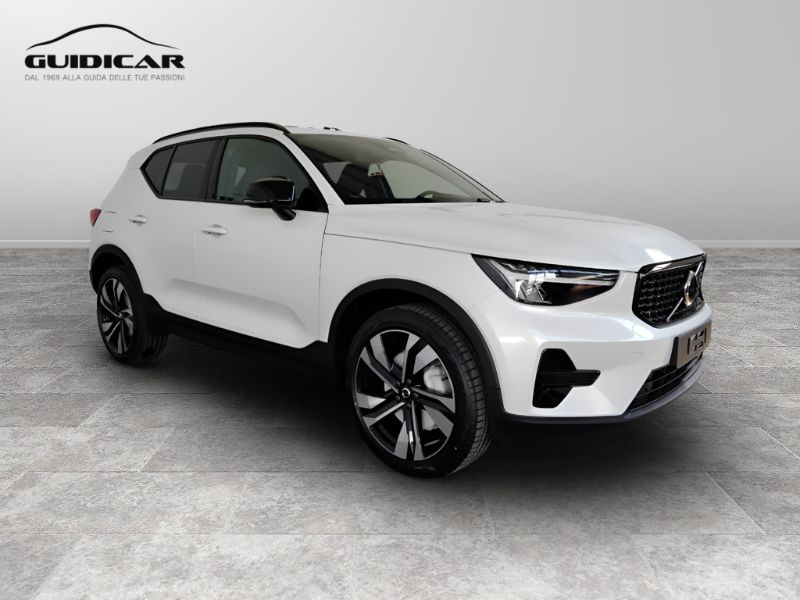 GuidiCar - VOLVO XC40 1 XC40 PLUS DARK B3 AUT Nuovo