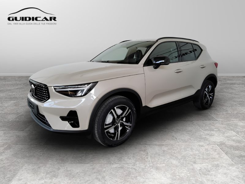 GuidiCar - VOLVO XC40 1 XC40 PLUS DARK B3 AUT Nuovo