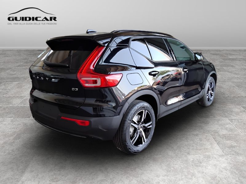 GuidiCar - VOLVO XC40 1 XC40 PLUS DARK B3 AUT Nuovo