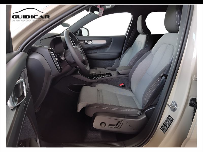 GuidiCar - VOLVO XC40 1 XC40 PLUS DARK B3 AUT Nuovo