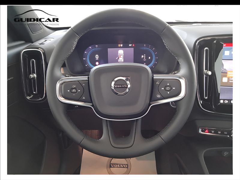 GuidiCar - VOLVO XC40 1 XC40 PLUS DARK B3 AUT Nuovo