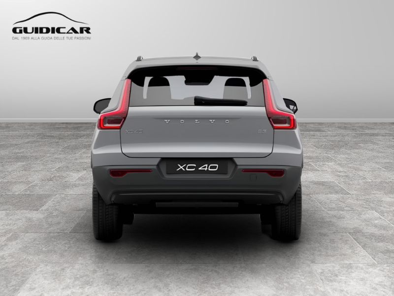 GuidiCar - VOLVO XC40 1 XC40 PLUS DARK B3 AUT Nuovo