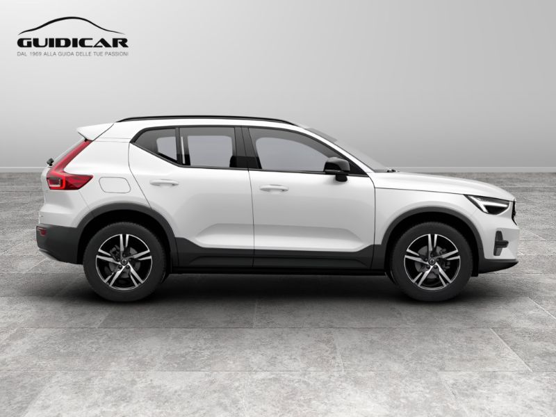 GuidiCar - VOLVO XC40 1 XC40 PLUS DARK B3 AUT Nuovo